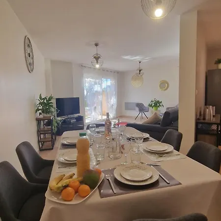 Le Buis Des Collines, Classee 3 Etoiles Atoutfrance, Magnifique Superbement Decoree Et Tres Bien Equipee, Ideale Pour 6 Pers, Terrasse Exterieure Avec Son Coin Spa, Clim, Parking Privatif * Uchaud