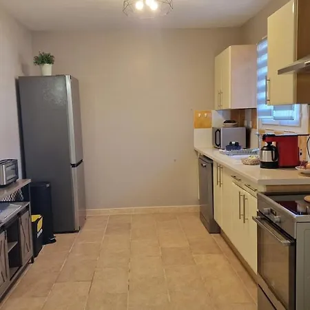 Le Buis Des Collines, Classee 3 Etoiles Atoutfrance, Magnifique Superbement Decoree Et Tres Bien Equipee, Ideale Pour 6 Pers, Terrasse Exterieure Avec Son Coin Spa, Clim, Parking Privatif * Uchaud