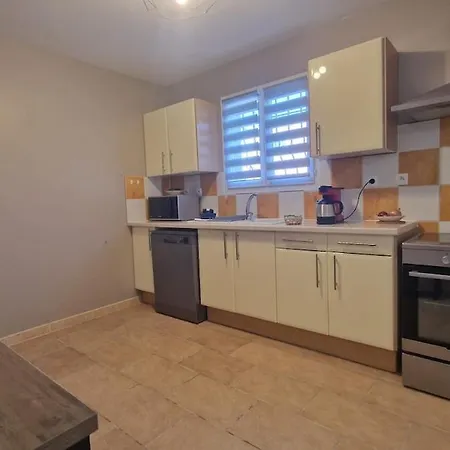 Le Buis Des Collines, Classee 3 Etoiles Atoutfrance, Magnifique Superbement Decoree Et Tres Bien Equipee, Ideale Pour 6 Pers, Terrasse Exterieure Avec Son Coin Spa, Clim, Parking Privatif * Uchaud