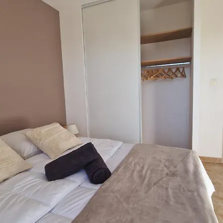 فيلة Le Buis Des Collines, Classee 3 Etoiles Atoutfrance, Magnifique Superbement Decoree Et Tres Bien Equipee, Ideale Pour 6 Pers, Terrasse Exterieure Avec Son Coin Spa, Clim, Parking Privatif Uchaud