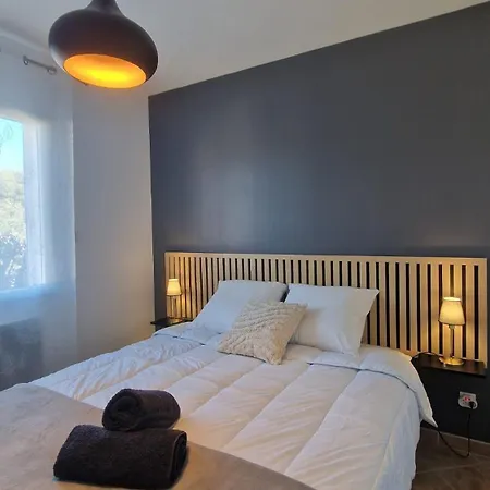 Le Buis Des Collines, Classee 3 Etoiles Atoutfrance, Magnifique Superbement Decoree Et Tres Bien Equipee, Ideale Pour 6 Pers, Terrasse Exterieure Avec Son Coin Spa, Clim, Parking Privatif Uchaud