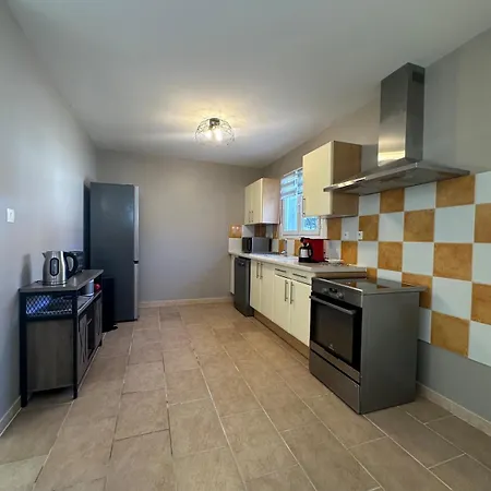 Le Buis Des Collines, Classee 3 Etoiles Atoutfrance, Magnifique Superbement Decoree Et Tres Bien Equipee, Ideale Pour 6 Pers, Terrasse Exterieure Avec Son Coin Spa, Clim, Parking Privatif Uchaud