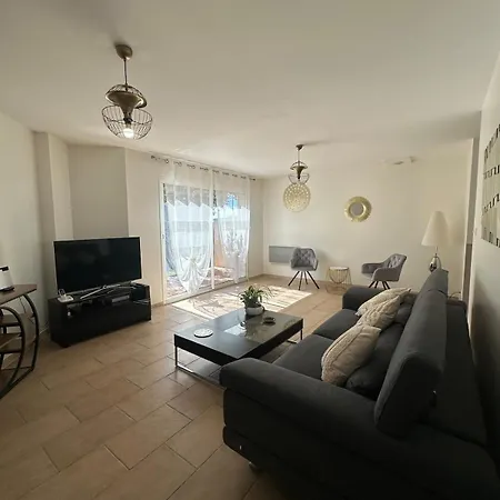 Le Buis Des Collines, Classee 3 Etoiles Atoutfrance, Magnifique Superbement Decoree Et Tres Bien Equipee, Ideale Pour 6 Pers, Terrasse Exterieure Avec Son Coin Spa, Clim, Parking Privatif Uchaud
