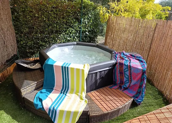 Le Buis Des Collines, Classee 3 Etoiles Atoutfrance, Magnifique Superbement Decoree Et Tres Bien Equipee, Ideale Pour 6 Pers, Terrasse Exterieure Avec Son Coin Spa, Clim, Parking Privatif *