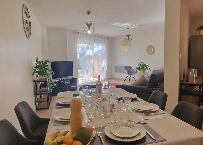 Le Buis Des Collines, Classee 3 Etoiles Atoutfrance, Magnifique Superbement Decoree Et Tres Bien Equipee, Ideale Pour 6 Pers, Terrasse Exterieure Avec Son Coin Spa, Clim, Parking Privatif * Uchaud