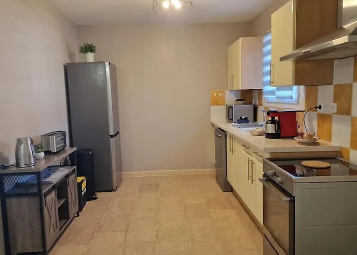Le Buis Des Collines, Classee 3 Etoiles Atoutfrance, Magnifique Superbement Decoree Et Tres Bien Equipee, Ideale Pour 6 Pers, Terrasse Exterieure Avec Son Coin Spa, Clim, Parking Privatif * Uchaud