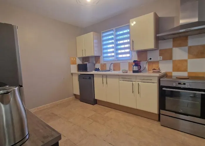 Le Buis Des Collines, Classee 3 Etoiles Atoutfrance, Magnifique Superbement Decoree Et Tres Bien Equipee, Ideale Pour 6 Pers, Terrasse Exterieure Avec Son Coin Spa, Clim, Parking Privatif * Uchaud