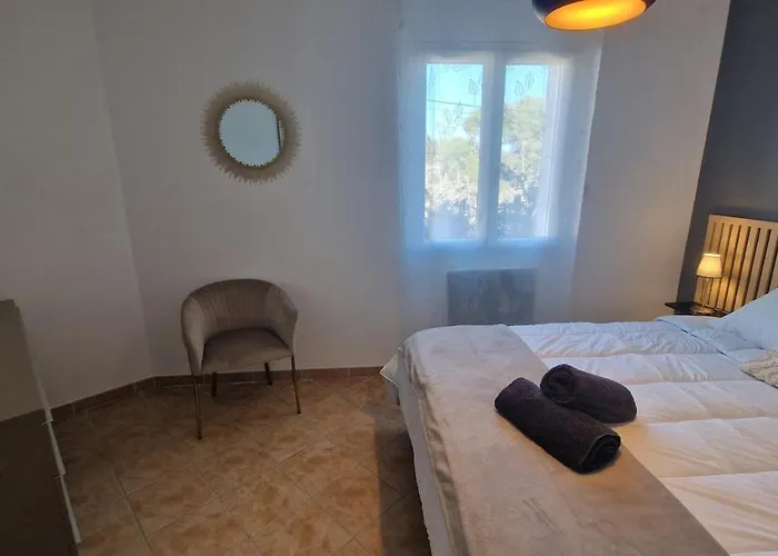 Villa Le Buis Des Collines, Classee 3 Etoiles Atoutfrance, Magnifique Superbement Decoree Et Tres Bien Equipee, Ideale Pour 6 Pers, Terrasse Exterieure Avec Son Coin Spa, Clim, Parking Privatif Uchaud