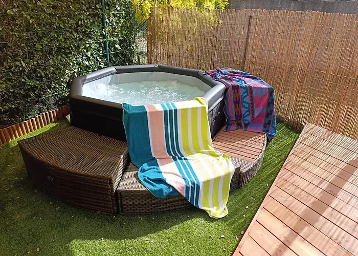 Le Buis Des Collines, Classee 3 Etoiles Atoutfrance, Magnifique Superbement Decoree Et Tres Bien Equipee, Ideale Pour 6 Pers, Terrasse Exterieure Avec Son Coin Spa, Clim, Parking Privatif * Uchaud